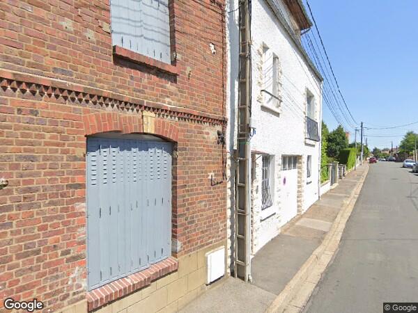UNE  MAISON D'HABITATION
