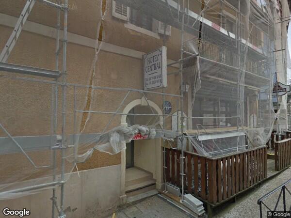 UN  BÂTIMENT À USAGE PROFESSIONNEL