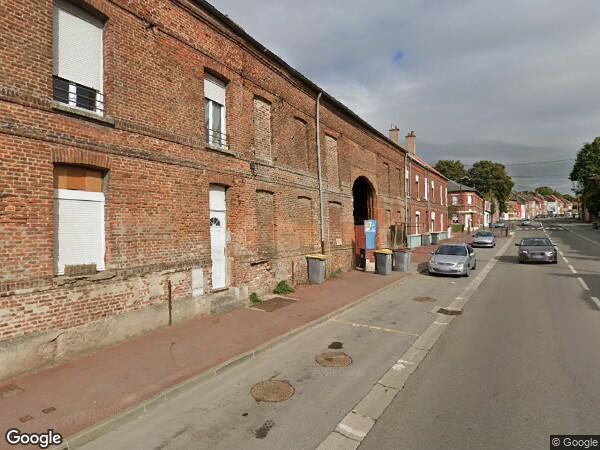 UN IMMEUBLE D'HABITATION