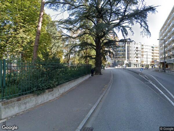 UN APPARTEMENT T3 AVEC UNE CAVE , UN GARAGE ET UN SÉCHOIR