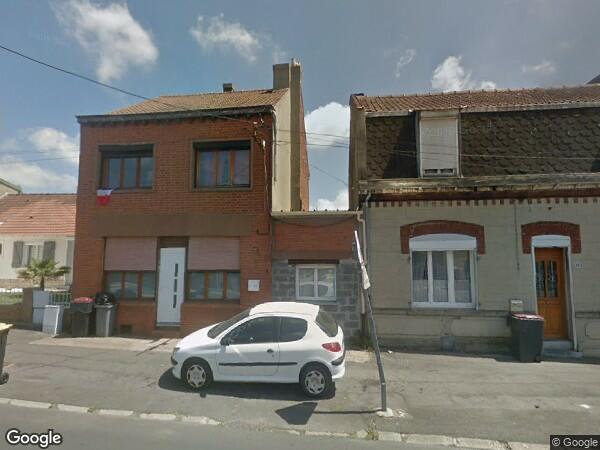 UN IMMEUBLE À USAGE D'HABITATION