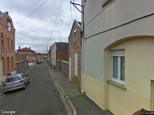 UN IMMEUBLE À USAGE D'HABITATION