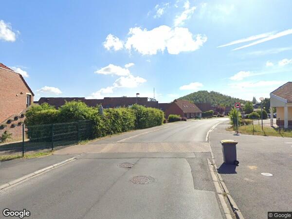 UNE MAISON À USAGE D'HABITATION