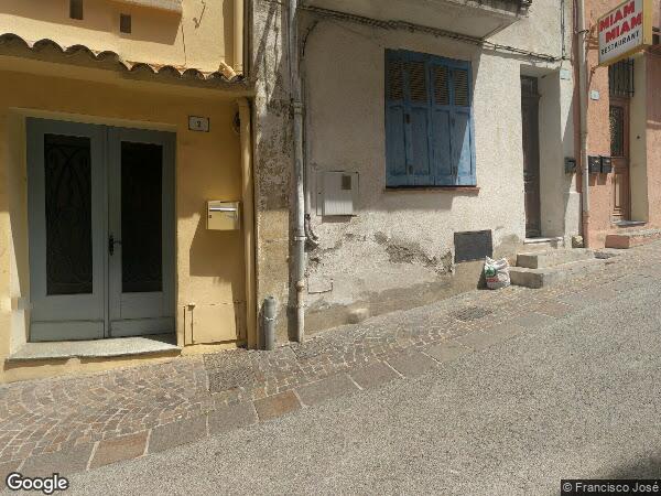 UNE MAISON À USAGE D'HABITATION