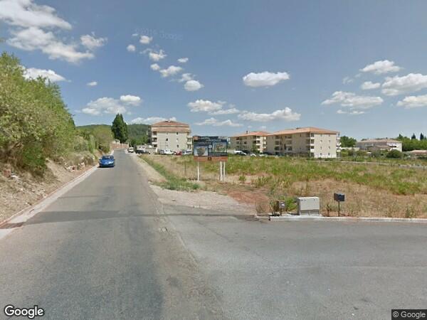 UN  APPARTEMENT DE TYPE F2 ET UN EMPLACEMENT DE STATIONNEMENT AÉRIEN