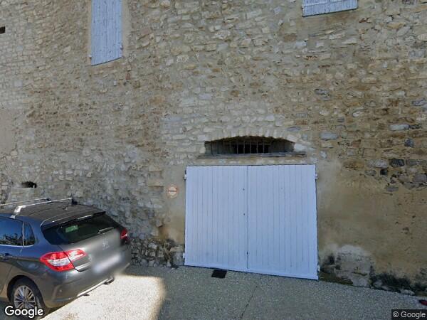 UNE MAISON À USAGE D'HABITATION