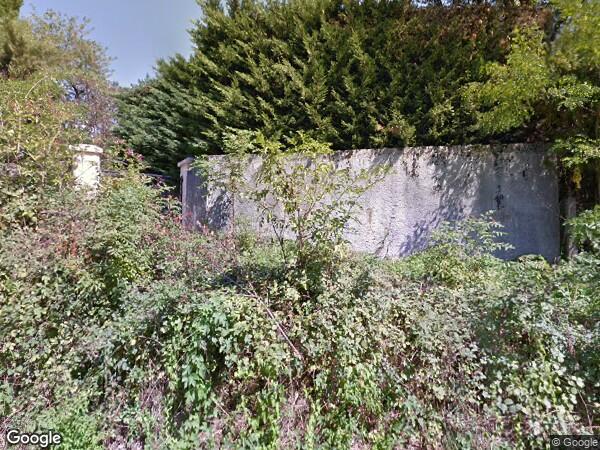 UNE  MAISON À USAGE D'HABITATION