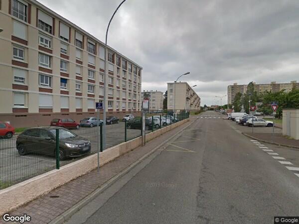 UN APPARTEMENT + UNE CAVE + UNE PLACE DE PARKING