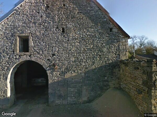 UNE MAISON D'HABITATION