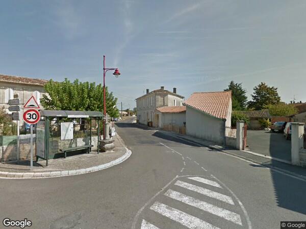 UNE  MAISON D'HABITATION