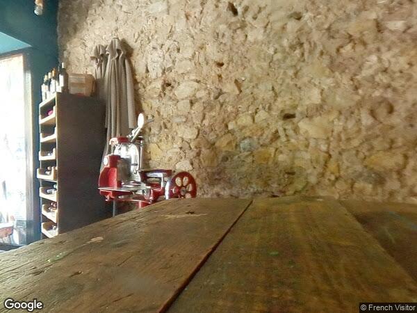 UNE PIÈCE ET UN APPARTEMENT