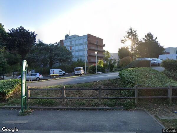UNE  MAISON D'HABITATION