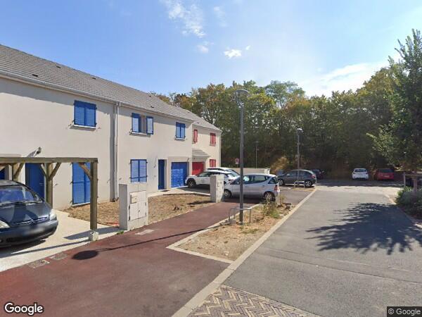 UN  APPARTEMENT ET UN EMPLACEMENT DE STATIONNEMENT