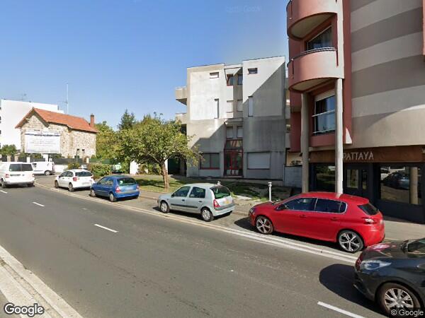 UN STUDIO AVEC UNE CAVE ET UNE PLACE DE PARKING