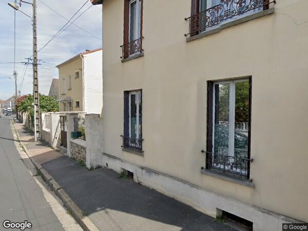 UN  PAVILLON D'HABITATION