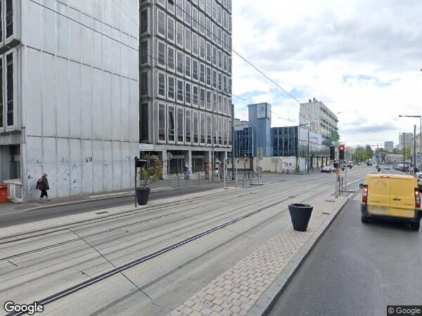 UN  APPARTEMENT AVEC CAVE ET UN EMPLACEMENT DE GARAGE