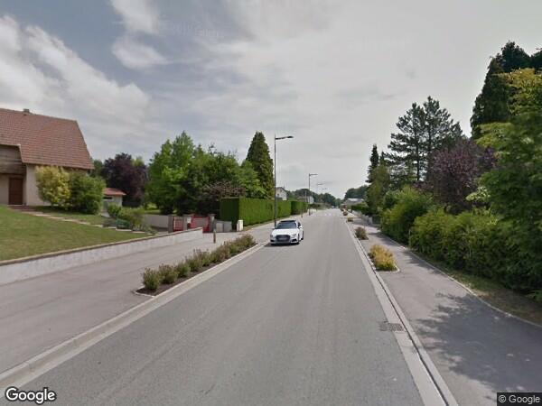 UNE  MAISON À USAGE D’HABITATION