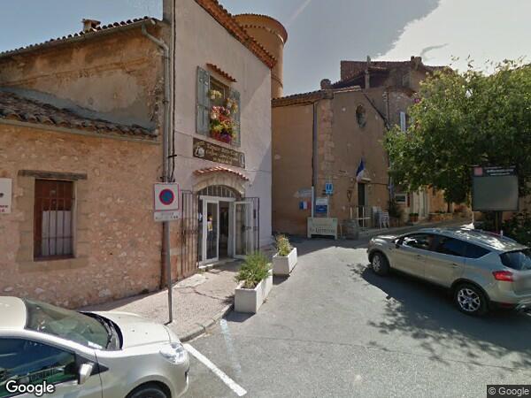 UNE  PETITE MAISON DE VILLAGE EN PIERRES