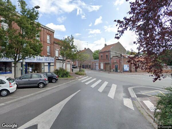 UN IMMEUBLE À USAGE D'HABITATION