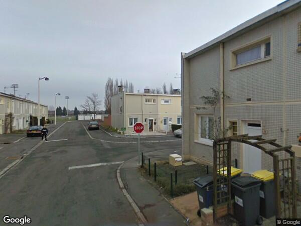 UN IMMEUBLE À USAGE D'HABITATION