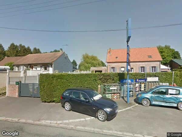 UN  IMMEUBLE À USAGE D'HABITATION