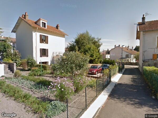 UNE  MAISON D'HABITATION