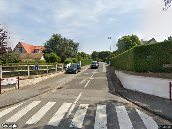 UNE  MAISON D'HABITATION