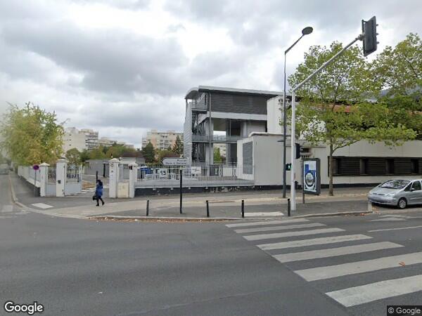 UN ENSEMBLE DE BUREAUX