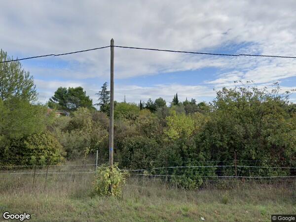 UNE  MAISON D'HABITATION AVEC TERRAIN ATTENANT