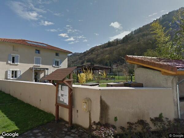 UNE  MAISON T5  AVEC TERRASSE ET TERRAIN ARBORÉ