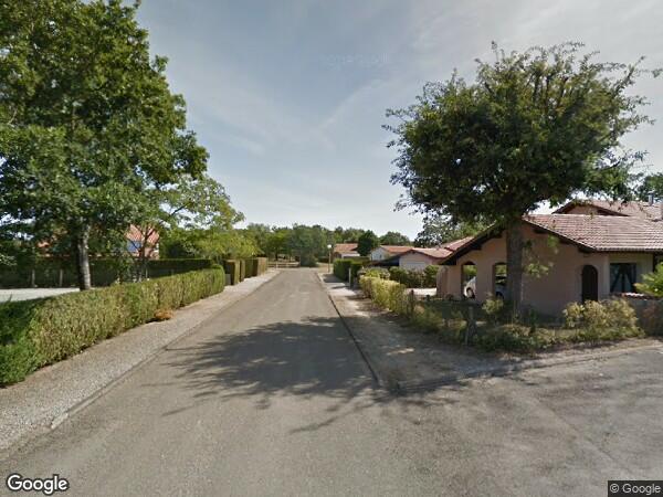 UNE  MAISON D'HABITATION