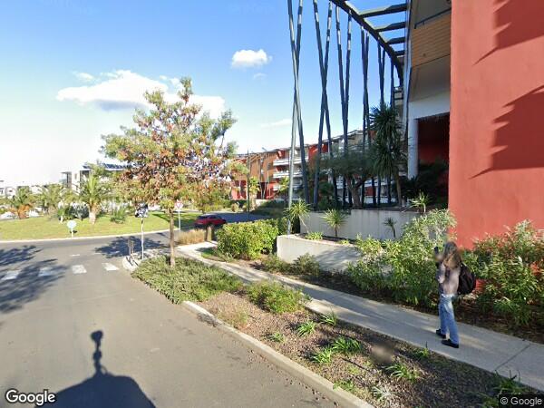 UN  STUDIO AVEC BALCON ET UN EMPLACEMENT DE PARKING
