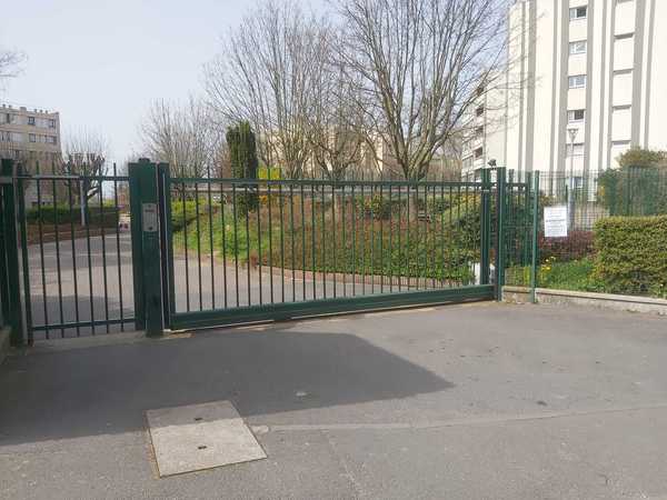 UN APPARTEMENT DE TYPE 3P4 ET UN EMPLACEMENT DE PARKING