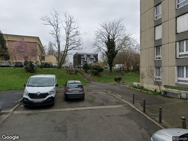 UN APPARTEMENT F4 AVEC CAVE