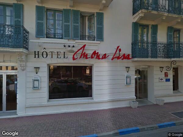 UNE CHAMBRE DANS UN HÔTEL