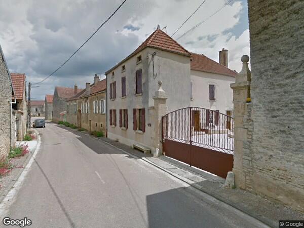 UNE MAISON D'HABITATION