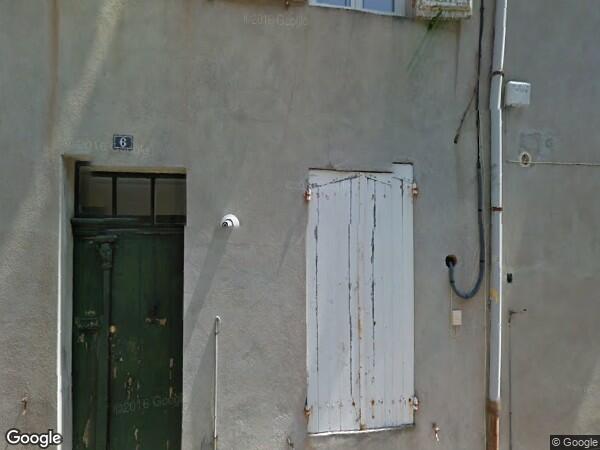 UN IMMEUBLE À USAGE D'HABITATION