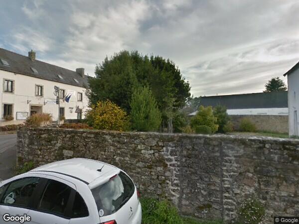 DIVERS BÂTIMENTS AVEC GRAND TERRAIN CÔTÉ SUD AVEC PARTIE PARKING