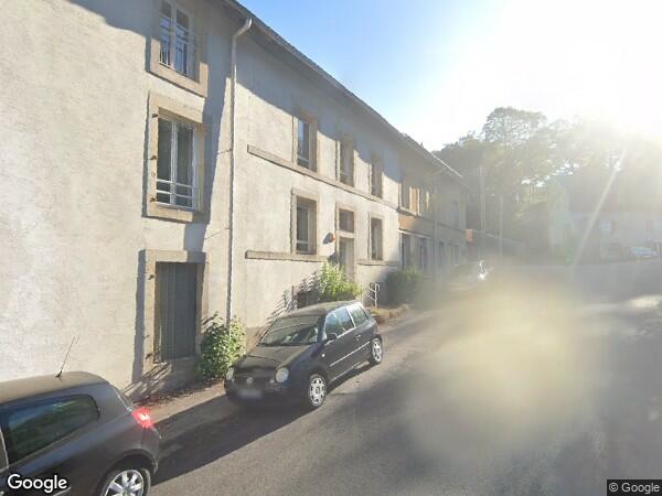 UNE MAISON D'HABITATION À RÉNOVER ENTIÈREMENT