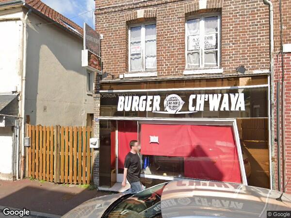 UN IMMEUBLE À USAGE DE COMMERCE ET D'HABITATION