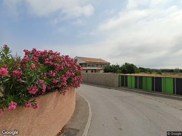 UN IMMEUBLE À USAGE D'HABITATION