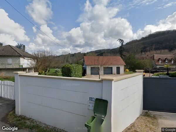 UNE MAISON QUERCYNOISE AVEC PISCINE À DÉBORDEMENT ET TERRAIN PLAT ARBORÉ