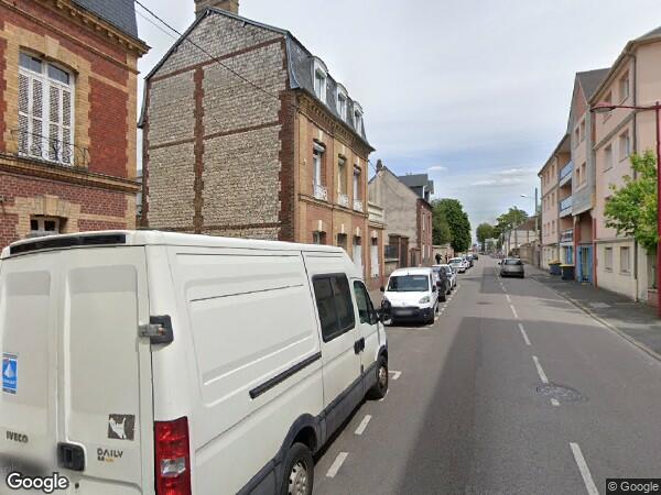 UN APPARTEMENT ET UN EMPLACEMENT DE STATIONNEMENT DOUBLE