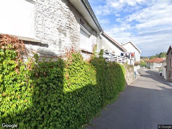 UNE MAISON MITOYENNE D'HABITATION