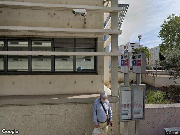 UN APPARTEMENT DE TYPE STUDIO