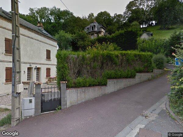 UNE MAISON D'HABITATION