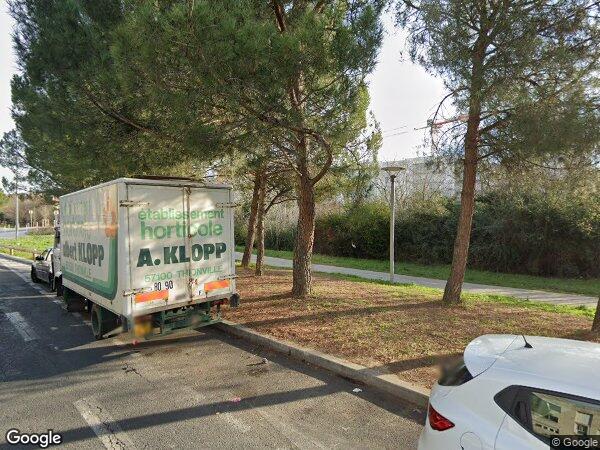 UN APPARTEMENT AVEC UNE CAVE ET DEUX EMPLACEMENTS DE VOITURE