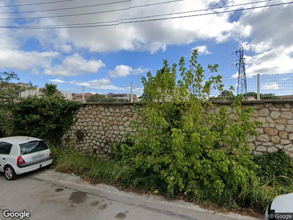 UN APPARTEMENT AVEC BALCON ET GARAGE