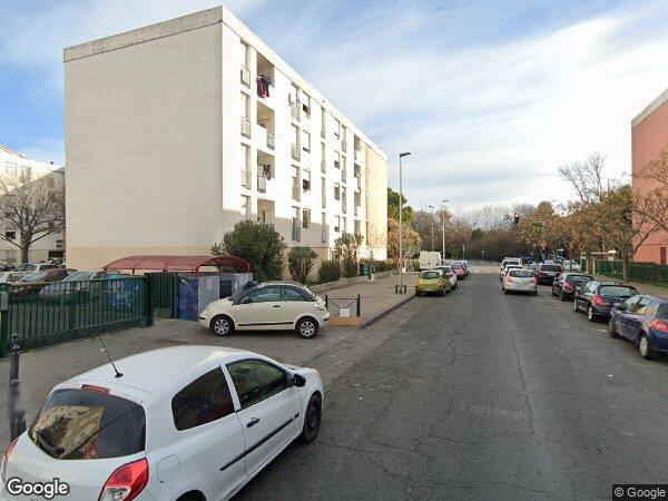 UN APPARTEMENT DE TYPE 4 AG AVEC UNE CAVE ET UN PARKING COUVERT
