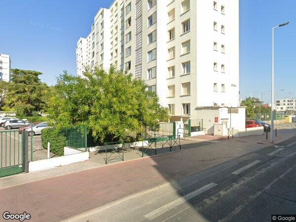 UN APPARTEMENT, UN SÉCHOIR, UNE CAVE ET UN PARKING